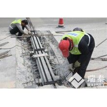 橋頭跳車現(xiàn)象是橋梁伸縮縫的什么問題導(dǎo)致的呢？