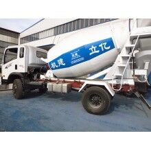 專業(yè)生產(chǎn)小型混凝土罐車，億立實(shí)業(yè)2m3攪拌罐車